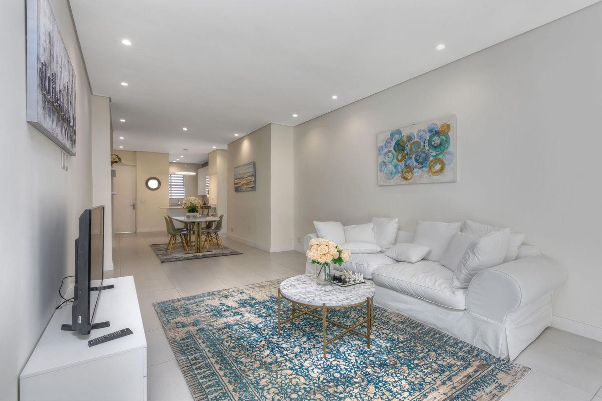 Beyond Senstional 2 bed 2 bath Morningside a best secret - Photo 3