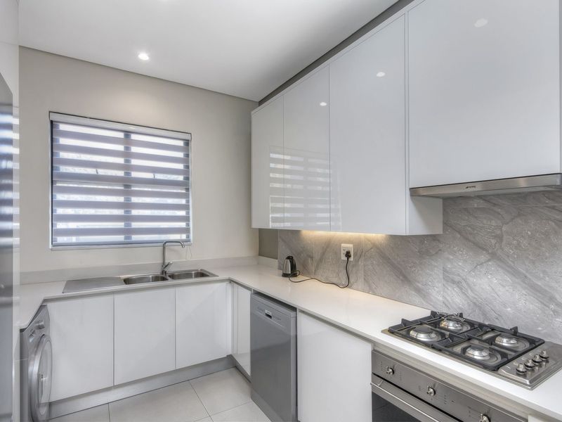 Beyond Senstional 2 bed 2 bath Morningside a best secret - Photo 10