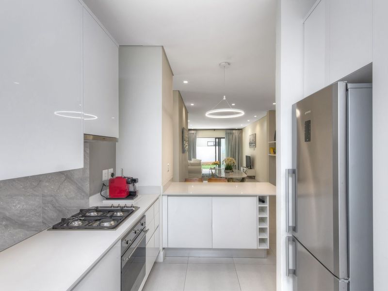 Beyond Senstional 2 bed 2 bath Morningside a best secret - Photo 9