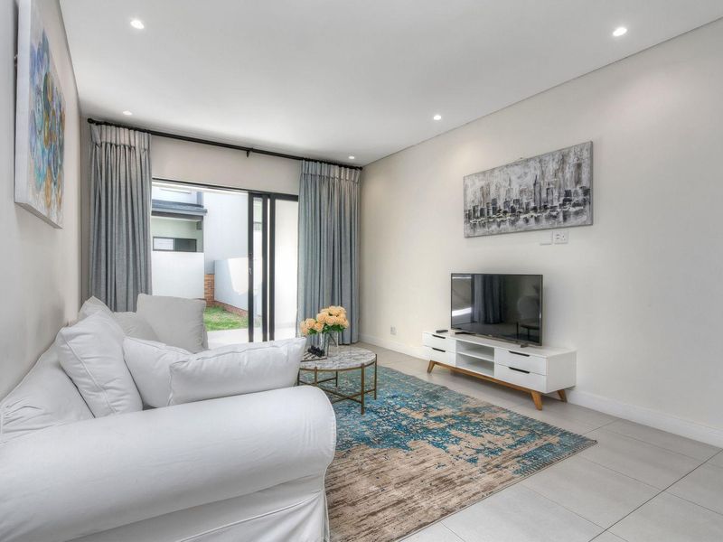 Beyond Senstional 2 bed 2 bath Morningside a best secret - Photo 8