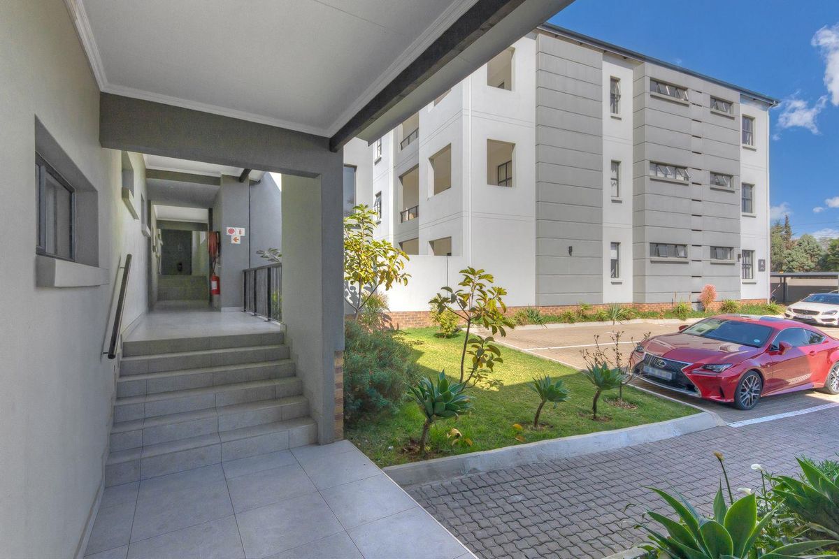 Beyond Senstional 2 bed 2 bath Morningside a best secret - Photo 5