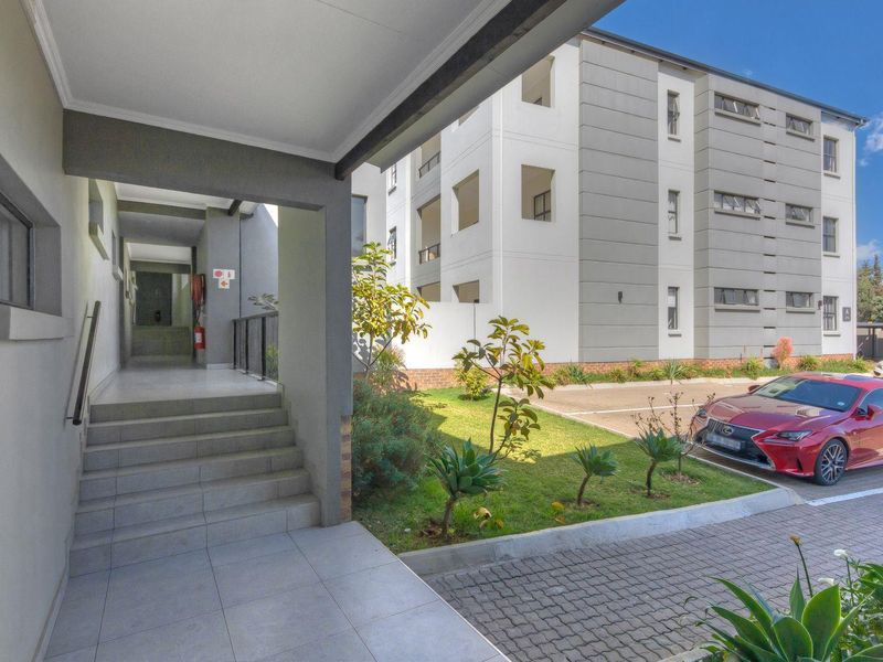 Beyond Senstional 2 bed 2 bath Morningside a best secret - Photo 5