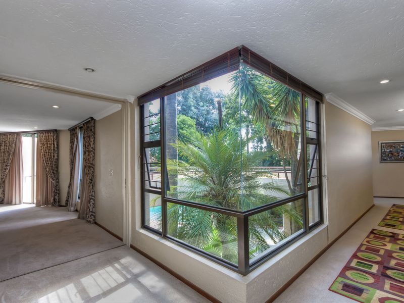 Grand Family 5 Bedroom Residence with Tennis Court, Pool & Guest Suite - Photo 9