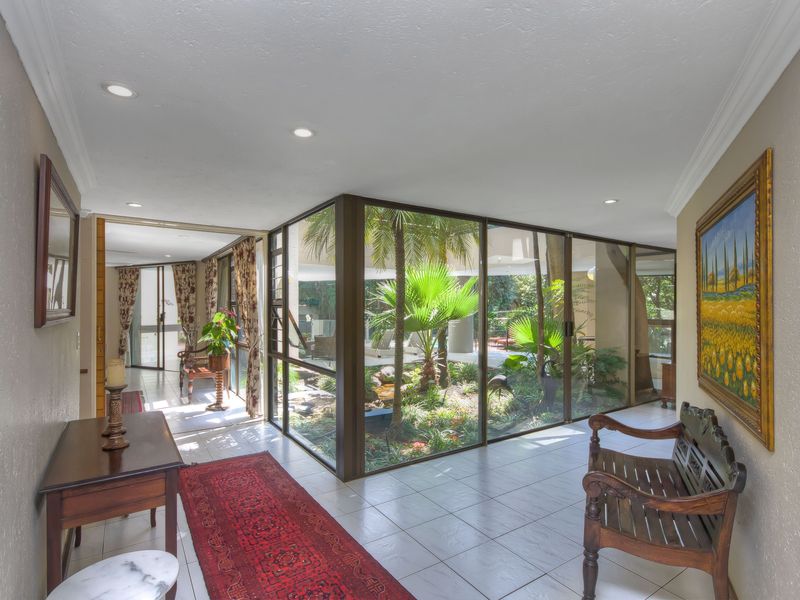 Grand Family 5 Bedroom Residence with Tennis Court, Pool & Guest Suite - Photo 10