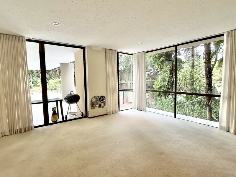 Grand Family 5 Bedroom Residence with Tennis Court, Pool & Guest Suite - Photo 7