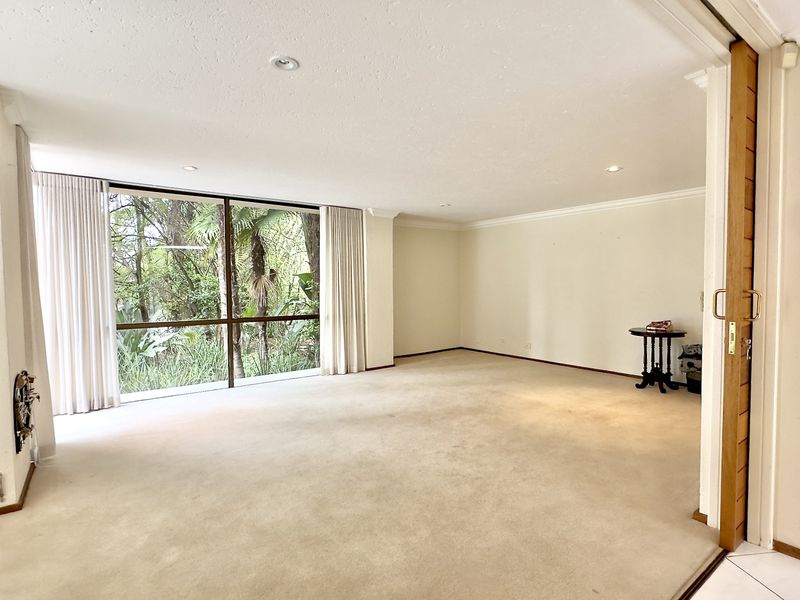 Grand Family 5 Bedroom Residence with Tennis Court, Pool & Guest Suite - Photo 6