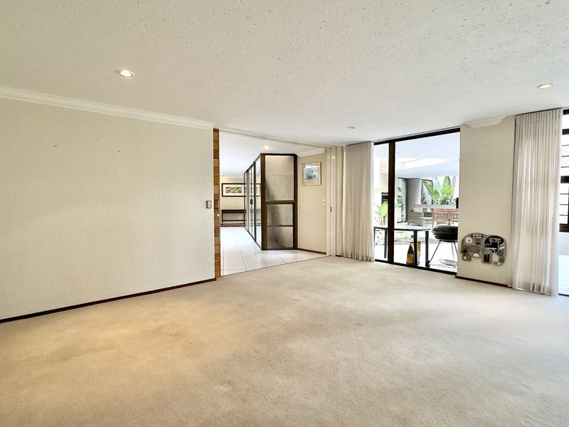 Grand Family 5 Bedroom Residence with Tennis Court, Pool & Guest Suite - Photo 8