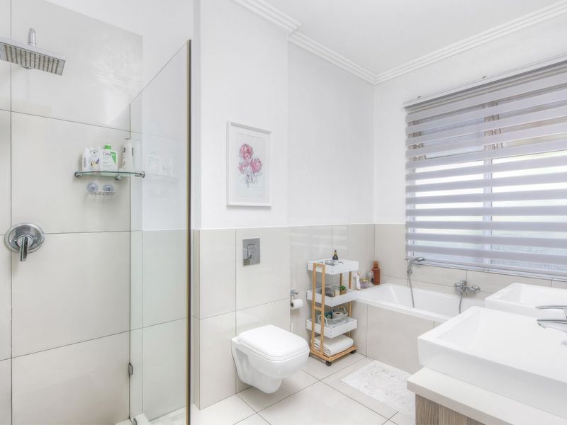 Exceptional Investment Opportunity in Bryanston – Modern 2-Bedroom Duplex with Stunning Views - Photo 7