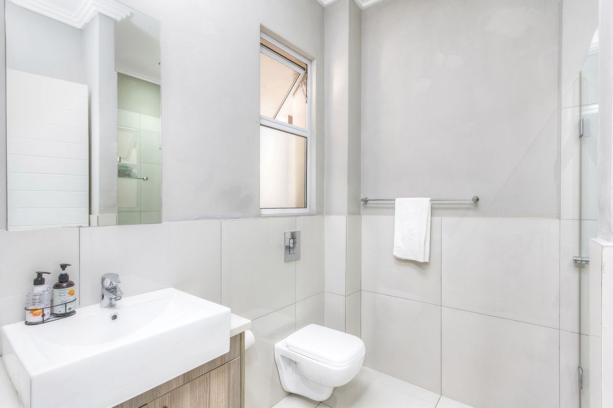 Exceptional Investment Opportunity in Bryanston – Modern 2-Bedroom Duplex with Stunning Views - Photo 4