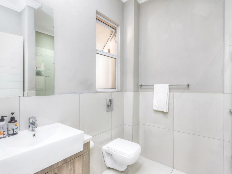 Exceptional Investment Opportunity in Bryanston – Modern 2-Bedroom Duplex with Stunning Views - Photo 4