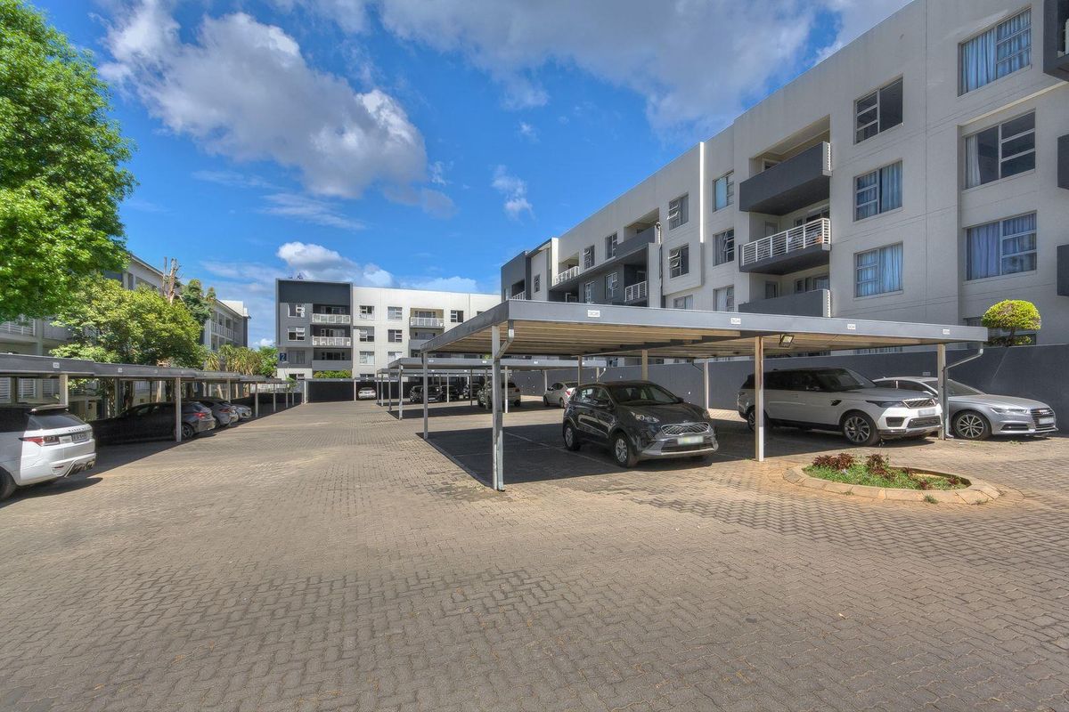 Modern 2 Bed, 2 Bath Apartment, Stylish Features, Pool Access, & Balcony Views - Tenanted 10/2026 - Photo 3