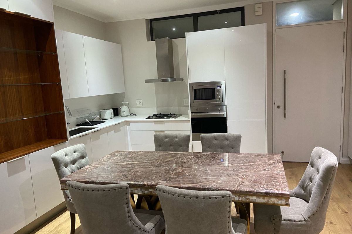 Furnished Luxury Rental Apartment in Morningside, Sandton-Central Square - Photo 2