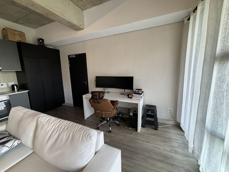 Unfurnished One Bed One Bathroom - Photo 6