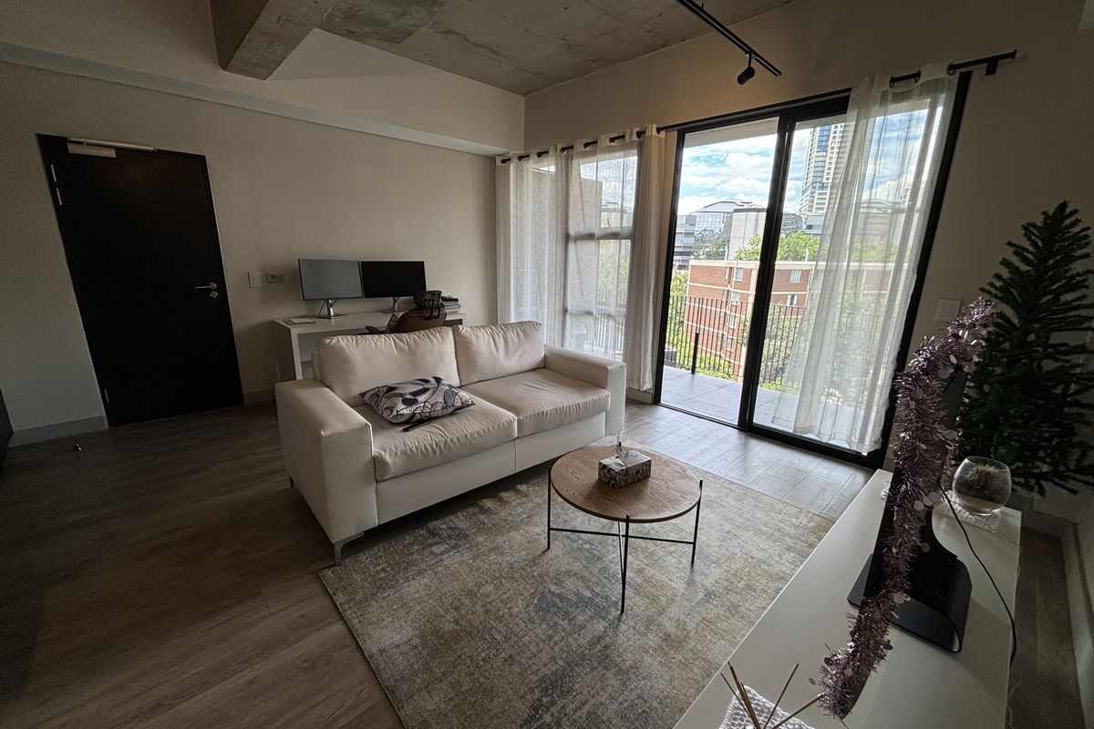 Unfurnished One Bed One Bathroom - Photo 2