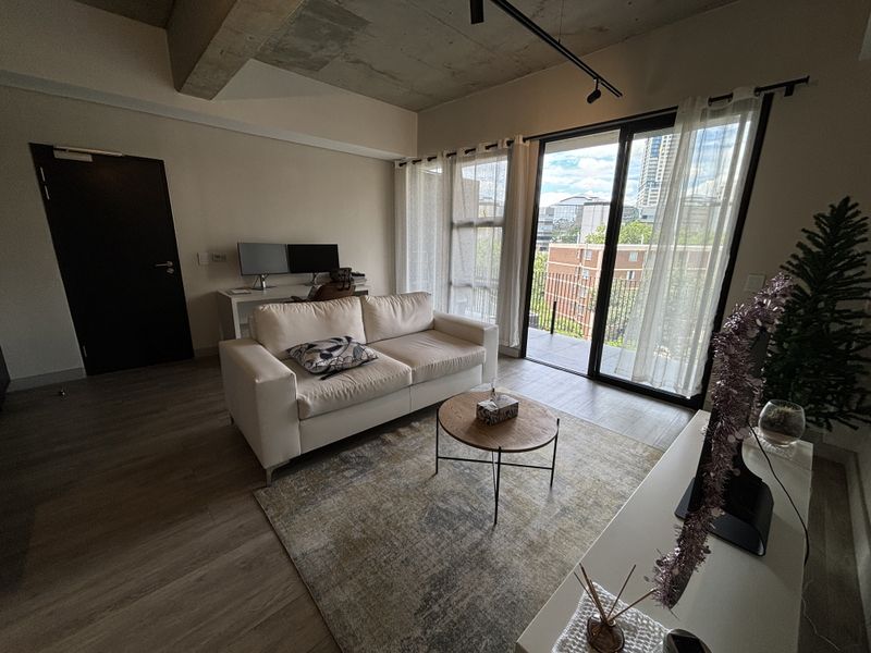 Unfurnished One Bed One Bathroom - Photo 2