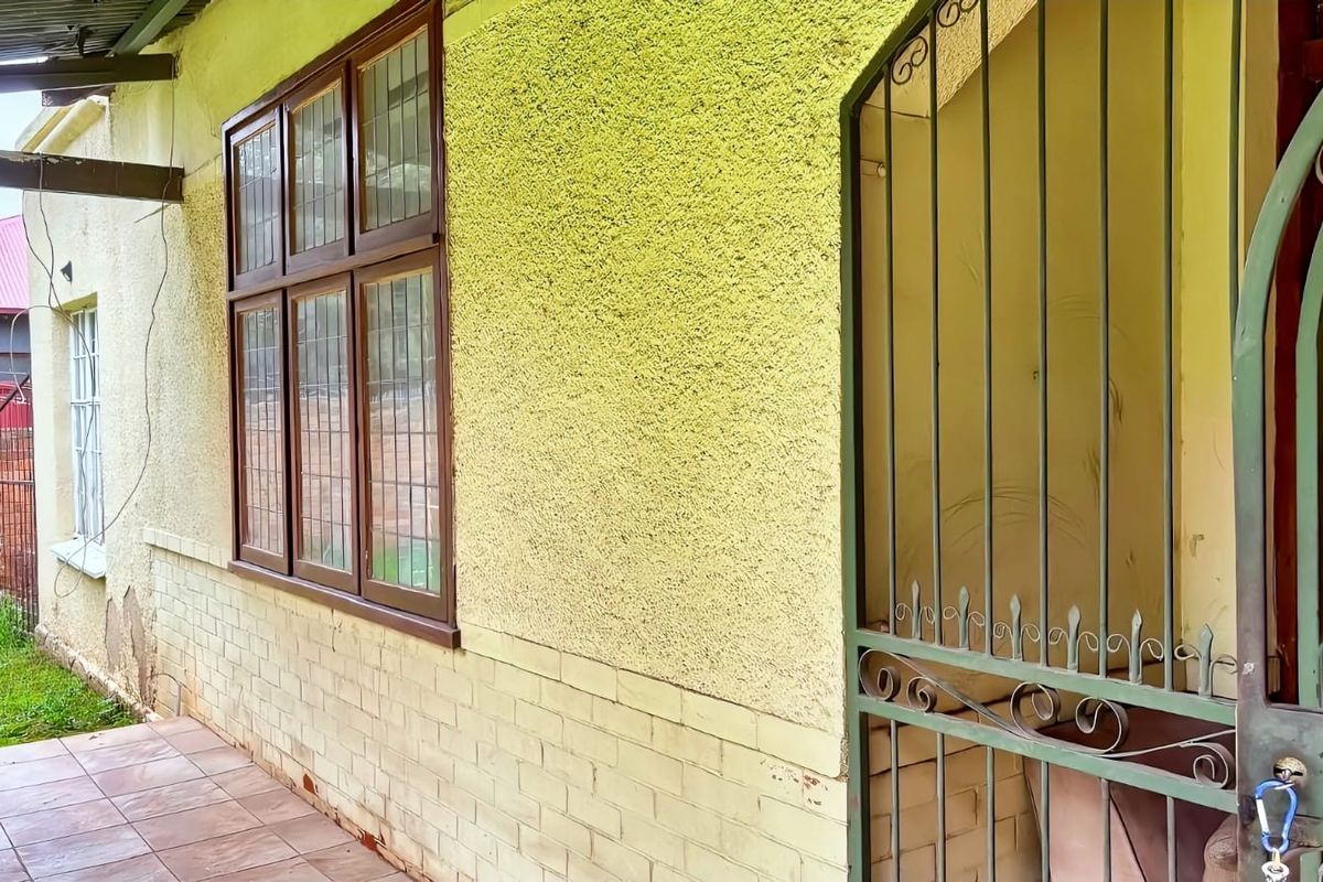 Massive family home in Brakpan - Photo 2