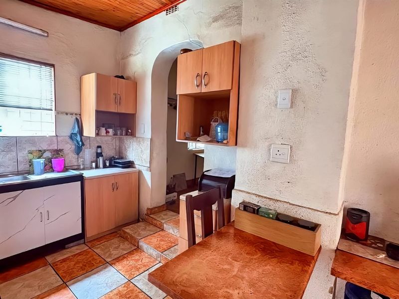 Massive family home in Brakpan - Photo 10