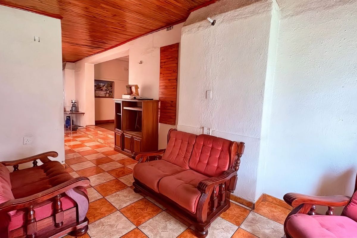 Massive family home in Brakpan - Photo 5