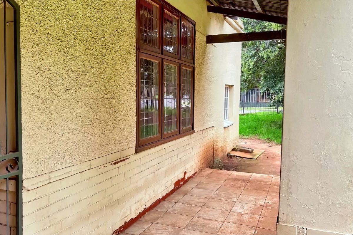 Massive family home in Brakpan - Photo 3