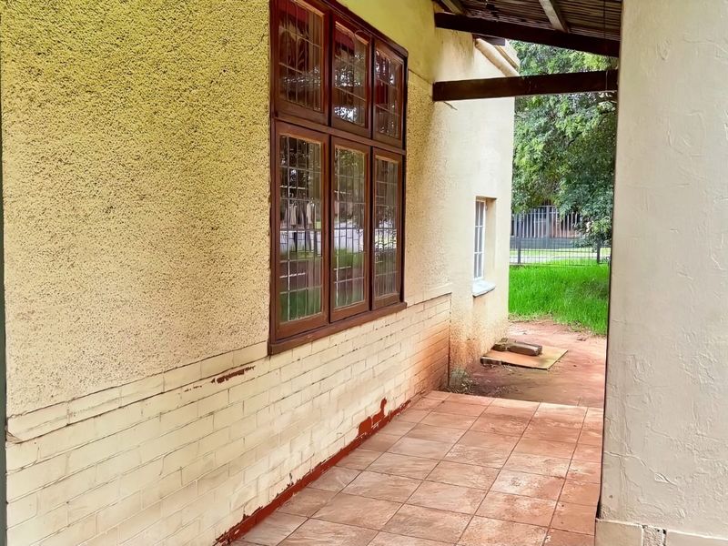 Massive family home in Brakpan - Photo 3