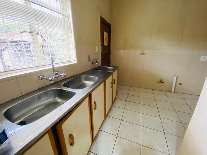 Freestanding Family House to Let in West Acres - Photo 10