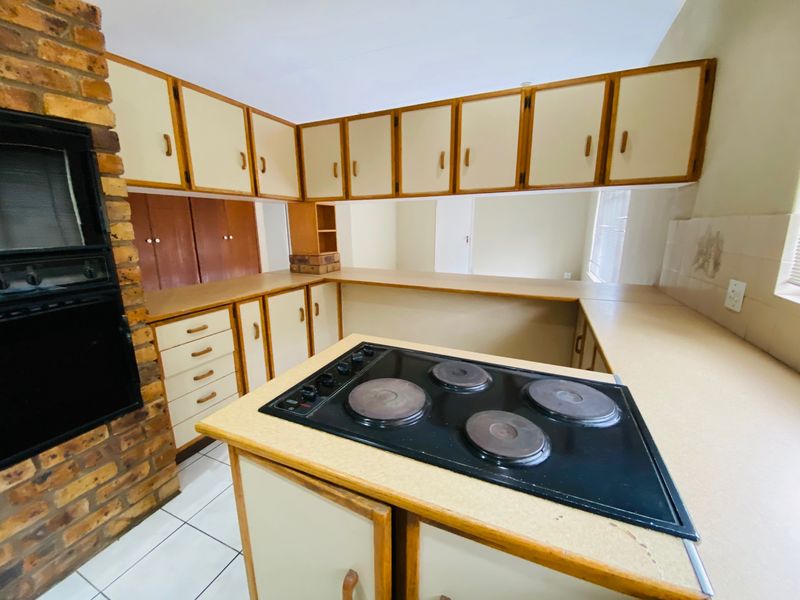 Freestanding Family House to Let in West Acres - Photo 9