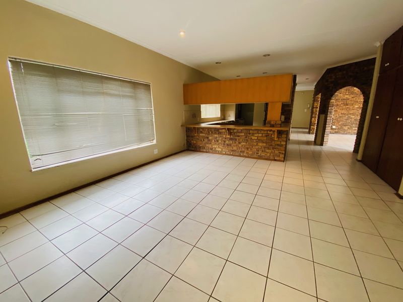 Freestanding Family House to Let in West Acres - Photo 5