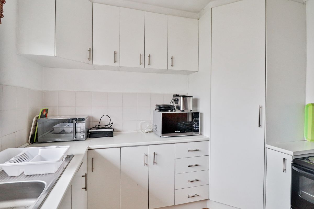 RICHMOND HILL 2 BED 1 BATH APARTMENT WITH PARKING BAY FOR RENT - Photo 4