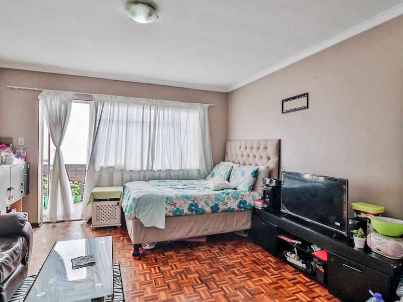 RICHMOND HILL 2 BED 1 BATH APARTMENT WITH PARKING BAY FOR RENT - Photo 4