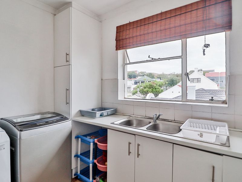 RICHMOND HILL 2 BED 1 BATH APARTMENT WITH PARKING BAY FOR RENT - Photo 3