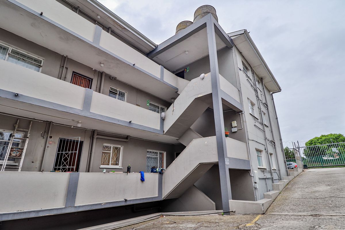 RICHMOND HILL 2 BED 1 BATH APARTMENT WITH PARKING BAY FOR RENT - Photo 2