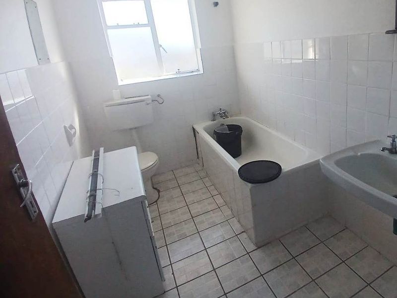 RICHMOND HILL 2 BED 1 BATH APARTMENT WITH PARKING BAY FOR RENT - Photo 5
