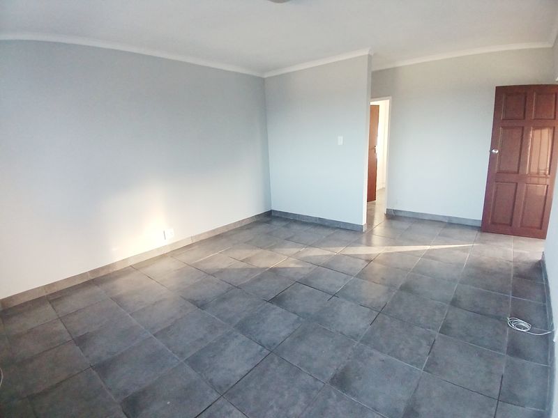 RICHMOND HILL 2 BED 1 BATH APARTMENT WITH PARKING BAY FOR RENT - Photo 2