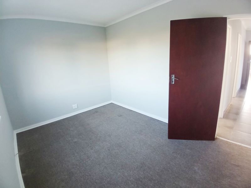 RICHMOND HILL 2 BED 1 BATH APARTMENT WITH PARKING BAY FOR RENT - Photo 6