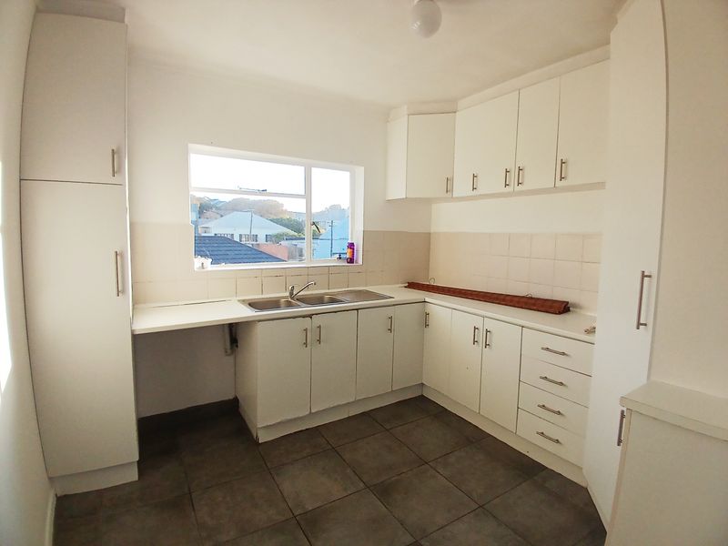 RICHMOND HILL 2 BED 1 BATH APARTMENT WITH PARKING BAY FOR RENT - Photo 3