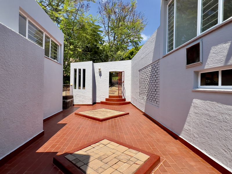 Large 3 Bedroom Home with Flatlet in a Beautiful Indigenous Garden with Sparkling Swimming Pool - Photo 4