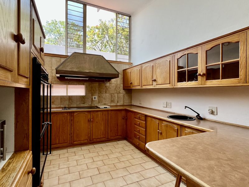 Large 3 Bedroom Home with Flatlet in a Beautiful Indigenous Garden with Sparkling Swimming Pool - Photo 10