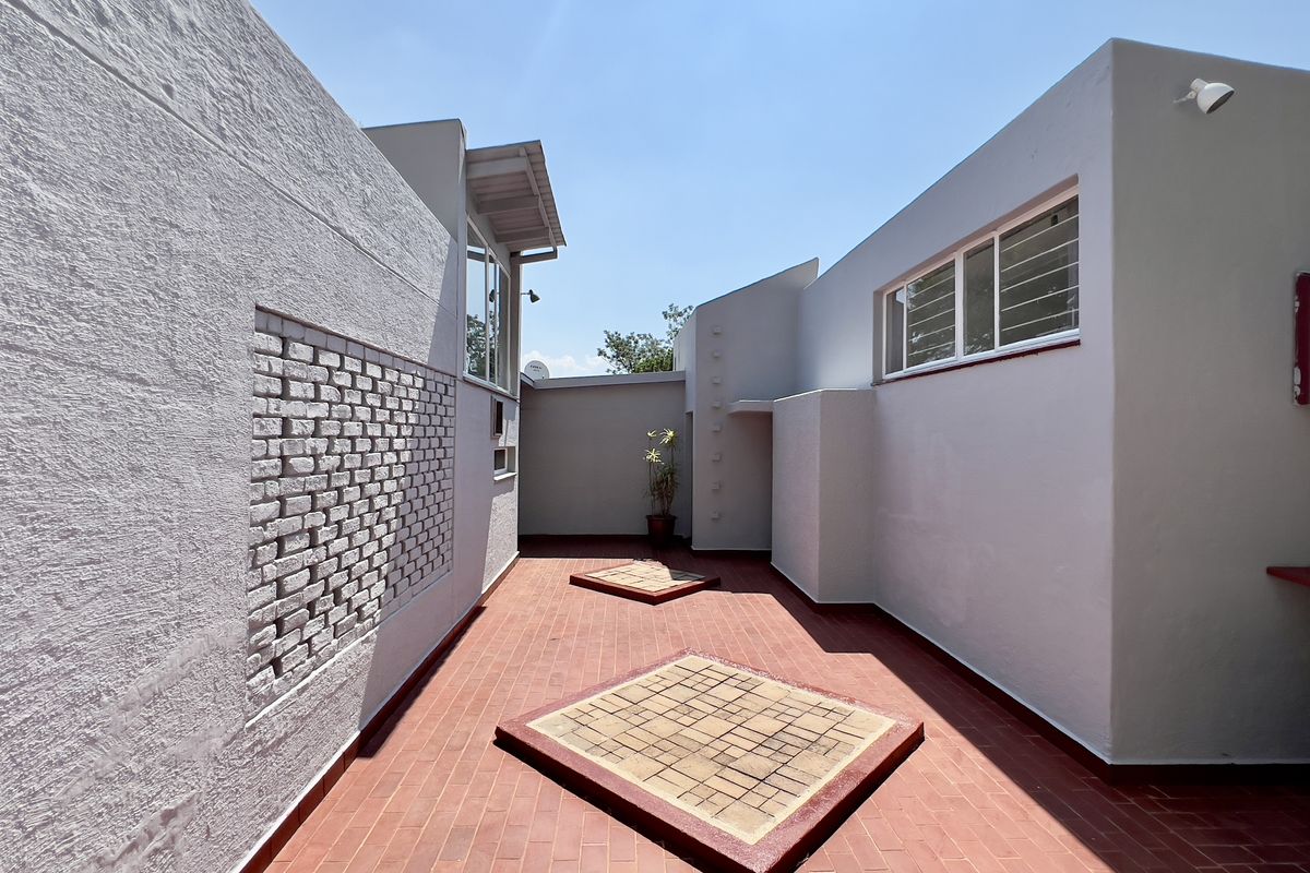 Large 3 Bedroom Home with Flatlet in a Beautiful Indigenous Garden with Sparkling Swimming Pool - Photo 3