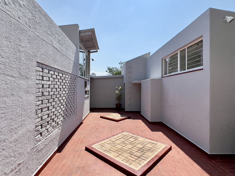 Large 3 Bedroom Home with Flatlet in a Beautiful Indigenous Garden with Sparkling Swimming Pool - Photo 3
