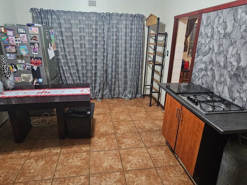 3 Bedroom House To Let in Mooinooi. - Photo 9