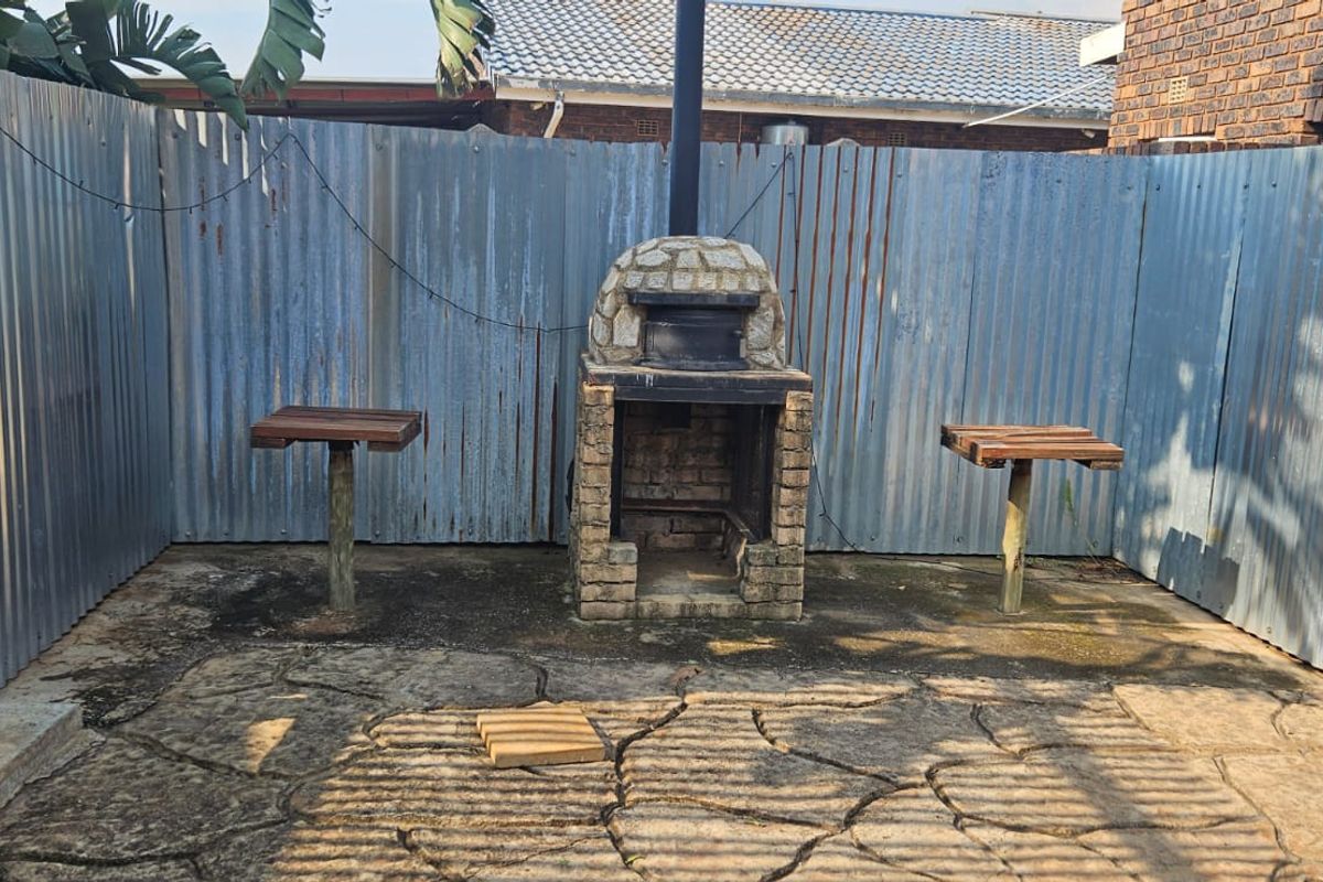 3 Bedroom House To Let in Mooinooi. - Photo 4