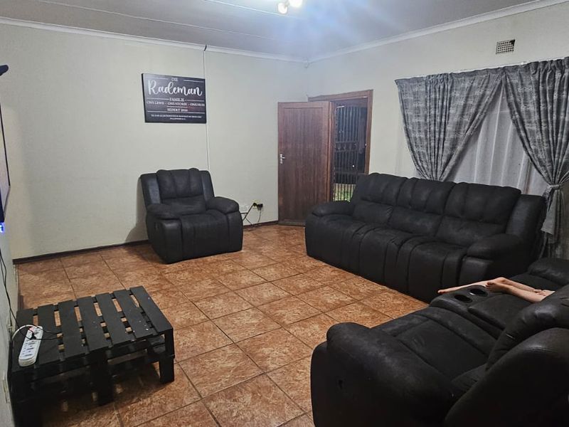 3 Bedroom House To Let in Mooinooi. - Photo 5