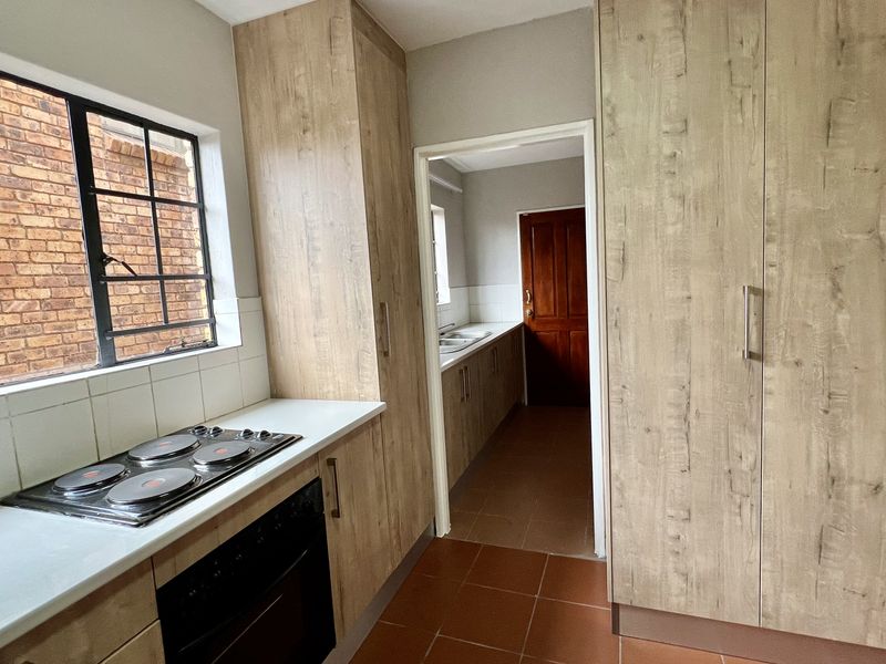 Free Standing Face Brick, Three-Storey 5 Bedroom all on Suite Free Standing Home - Photo 6
