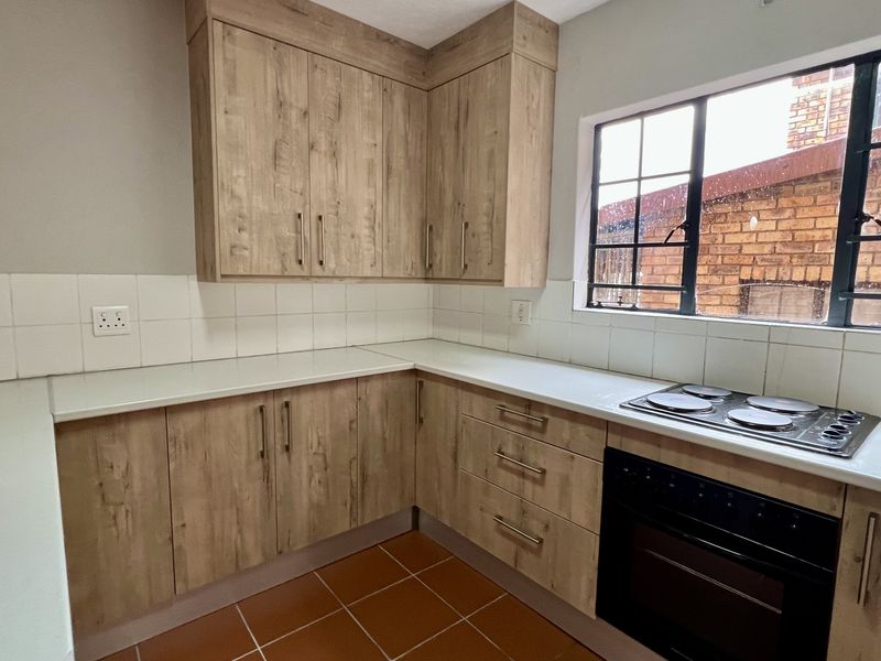 Free Standing Face Brick, Three-Storey 5 Bedroom all on Suite Free Standing Home - Photo 7