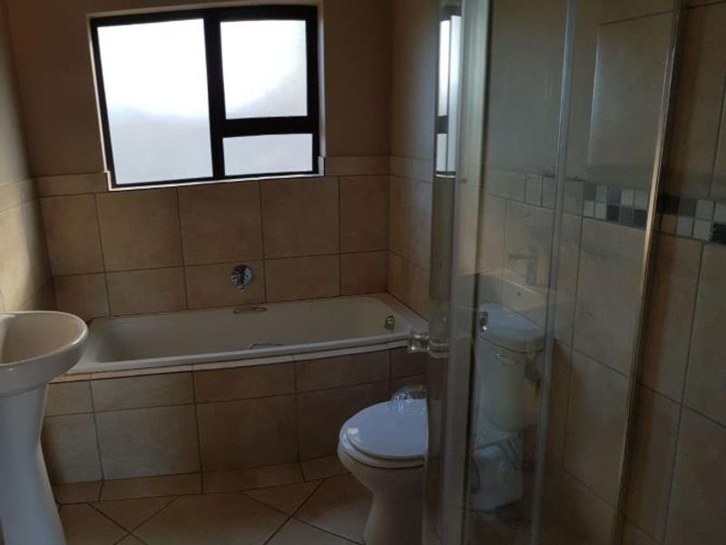 3 Bedroom townhouse to Rent Kookrus - Photo 10