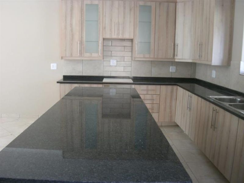 3 Bedroom townhouse to Rent Kookrus - Photo 5