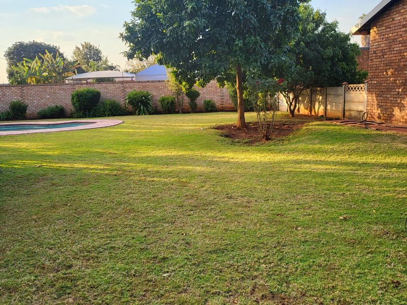 Neat as a Pin | 3-Bedroom Home with Flatlet in For Sale In Mooinooi. - Photo 2