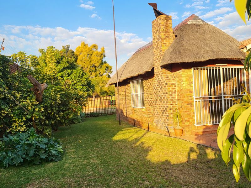 Neat as a Pin | 3-Bedroom Home with Flatlet in For Sale In Mooinooi. - Photo 4