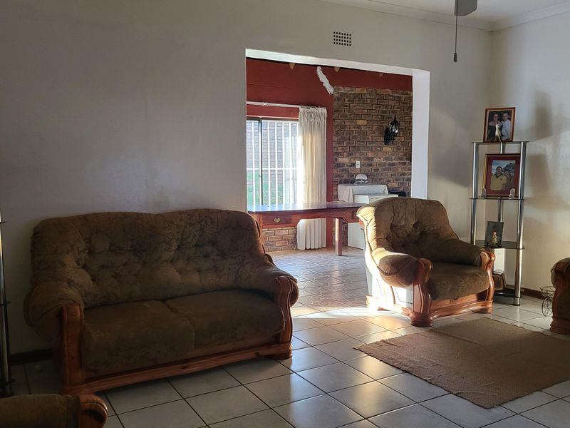 Neat as a Pin | 3-Bedroom Home with Flatlet in For Sale In Mooinooi. - Photo 9