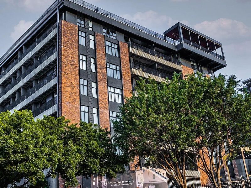 Welcome to The Lineal, where luxury living reaches new heights. - Photo 2